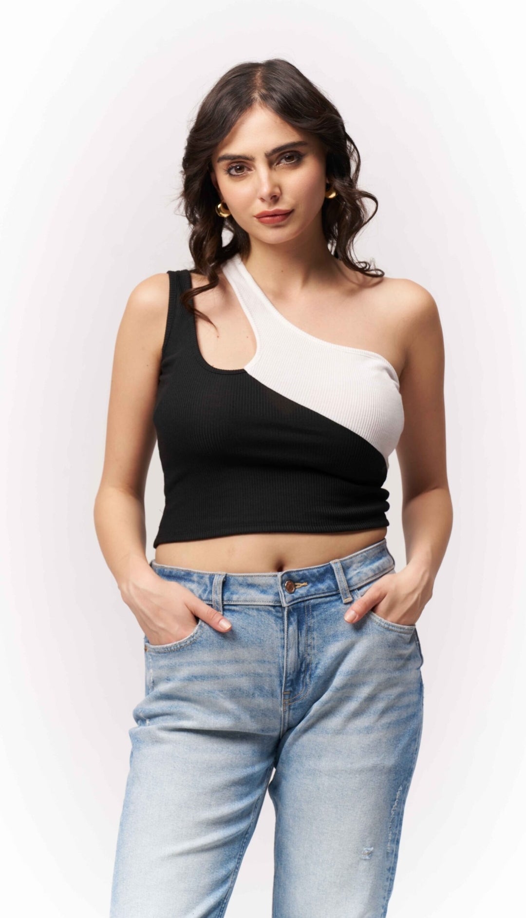 Vlantix Women Black & White Ribbed Colorblock Asymmetric Crop Top