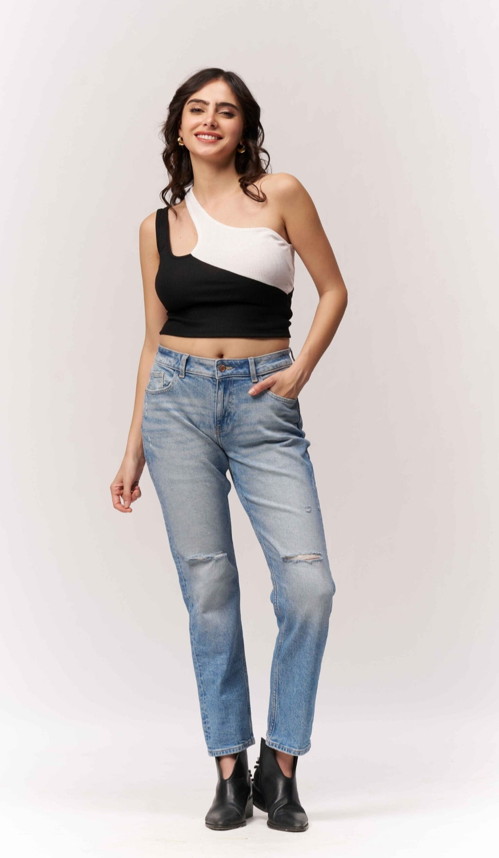 Vlantix Women Black & White Ribbed Colorblock Asymmetric Crop Top