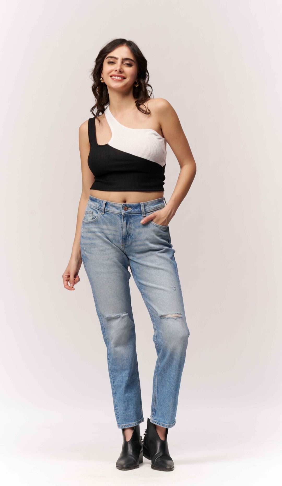 Vlantix Women Black & White Ribbed Colorblock Asymmetric Crop Top