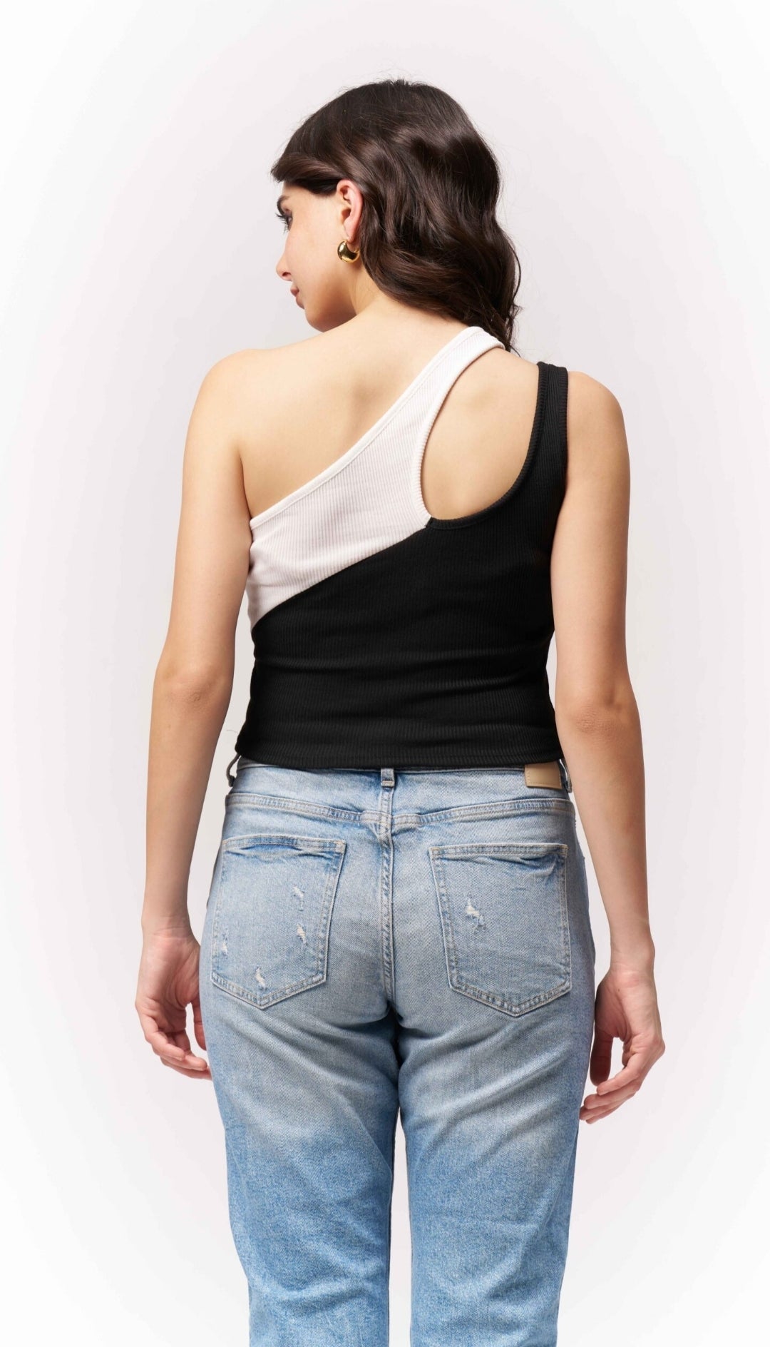 Vlantix Women Black & White Ribbed Colorblock Asymmetric Crop Top