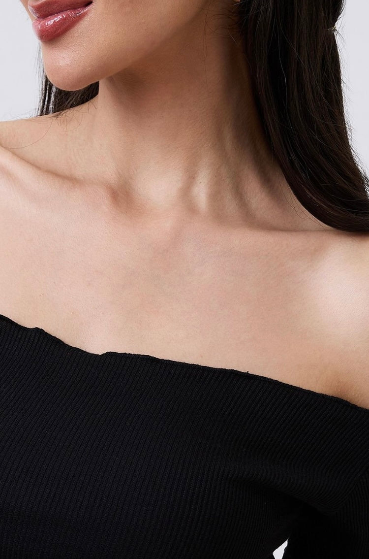 Vlantix Women Black Ribbed Off-Shoulder Lettuce Edge Crop Top